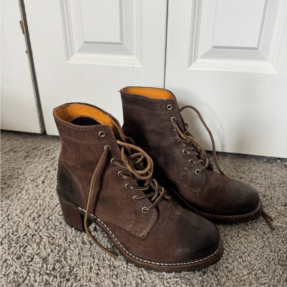 Frye Sabrina Lace Up Boot - Brown